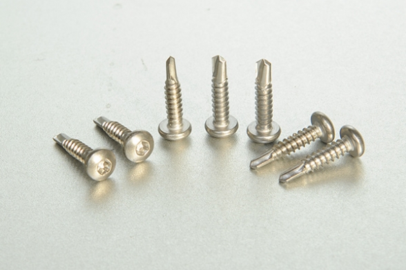 不锈钢梅花槽盘头钻尾螺钉